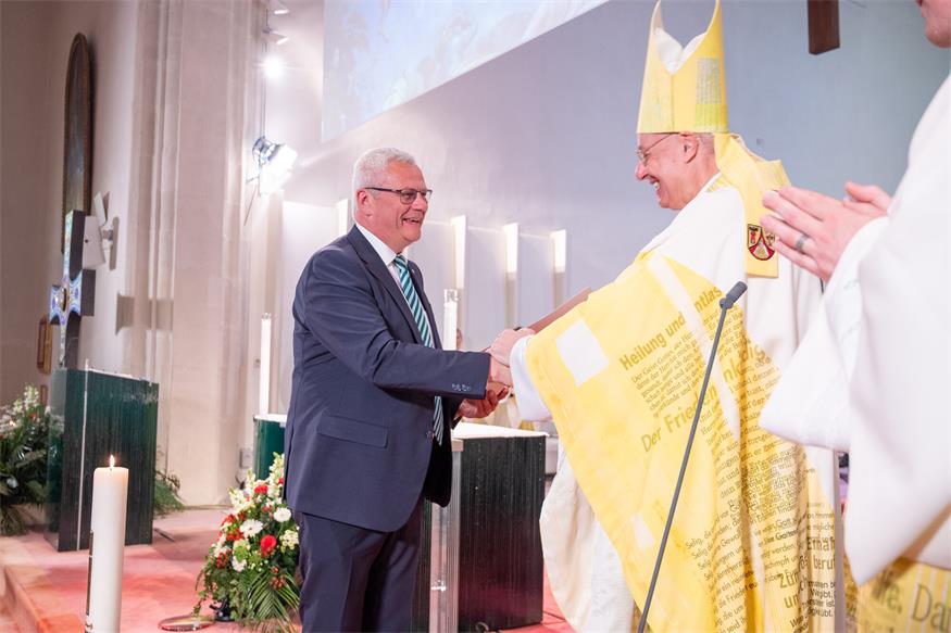 Bischof Ägidius Zsifkovics und Eisenstadts Bürgermeister Thomas Steiner feierten mit einer Festmesse das 100 Jahr-Jubiläum der de facto-Erhebung Eisenstadts als Landeshauptstadt.