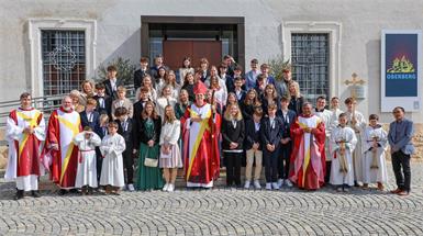 Bischof Agidius Zsifkovics war stolz auf seine zahlreich erschienen Schäfchen. Am Samstag erteilte er ihnen in der Eisenstädter Bergkirche das Sakrament der Firmung.