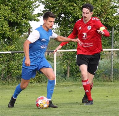 Bitter! Marcel Lippl (r.) und der FC Oslip gaben den Sieg gegen Trausdorf noch im Finish aus der Hand.Götzinger