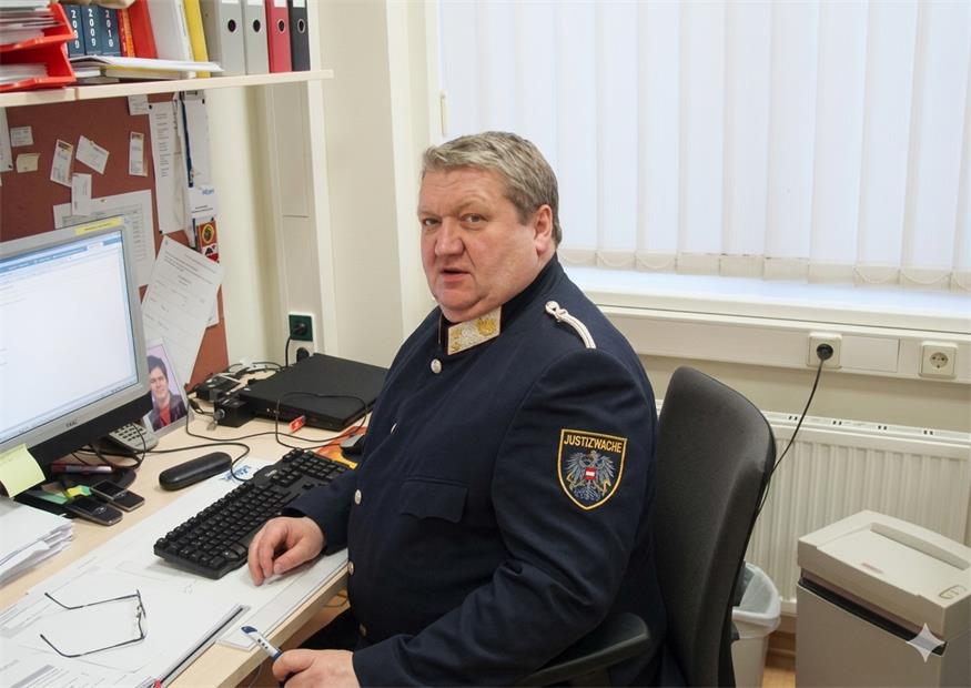 Blick zurück: Adi Binder am Arbeitsplatz im Jahre 2011.