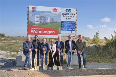 Bmstr. Josef Wilkovits, Bmstr. Ing. Manfred Haring, Matthias Stuppacher, Vizebürgermeisterin Heidi Galumbo, Bürgermeister Maximilian Köllner, KommR. Dr. Alfred Kollar und Ing. Hannes Gartner