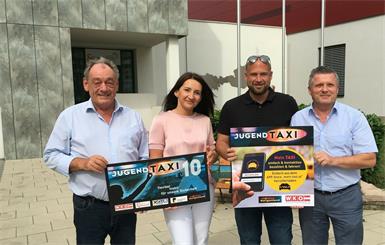 Bürgermeister Dieter Posch, Silvana Stanisljevic (Firma StanReisen), SPÖ-Gemeindevorstand Bernhard Götz und Bernhard Dillhof, Geschäftsführender Obmann vom „Verein Mobiles Burgenland“ im Zuge des Beitritts der Marktgemeinde Neudörfl zum Jugendtaxi 2023. 