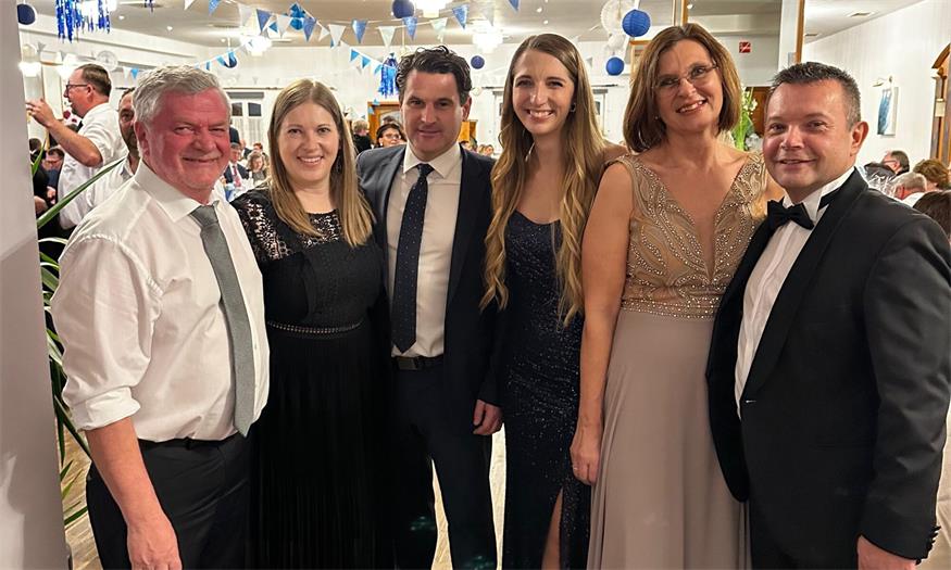 Bürgermeister Eduard Scheuhammer, Evelyne und Christoph Zarits, Stefanie Graf, Margit Wennesz-Ehrlich und Ortsparteichef Christian Schriefl. 