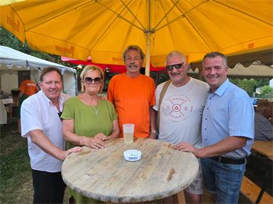 Bürgermeister Matthias Weghofer, Gemeinderätin Christine Reeh, Siedlerobmann Peter Reeh, Gemeindevorstand Wolfgang Sieger, Vizebürgermeister Christoph Ramhofer (v.l.).