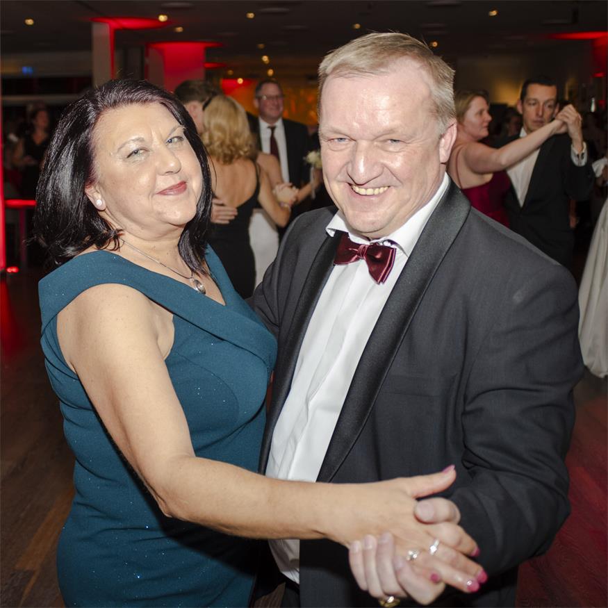 „Alles Walzer“ beim Neufelder Stadtball