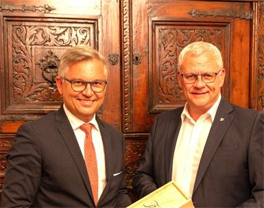 Bürgermeister Thomas Steiner mit dem ehemaligen Finanzminister Magnus Brunner, dem jetzigen EU-Kommissar für Inneres und Migration. 