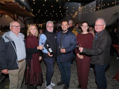 Bürgermeister a.D. Hans Schrammel, Obfrau Weinkulturhaus Gols Erika Klenner, Gemeindevorstand Christian Temer, Bürgermeister Kilian Brandstätter, Geschäftsführerin Weinbauverein Gols Tina Brunner, und Obfraustellvertreter Weinkulturhaus Gols Helmut Bruckner