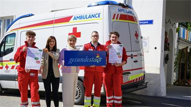 Bürgermeisterin Claudia Schlager, Sabrina Steiner (Künstlerische Leitung Bauermühle) und Vertreter des Roten Kreuzes laden am 17. Mai zur "G’sunden Mühle“.