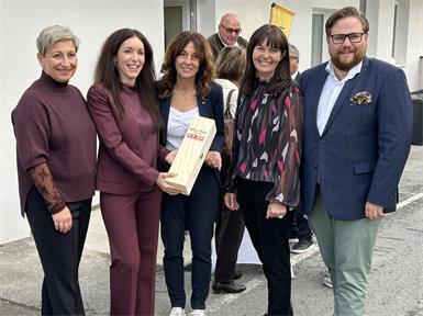 Bürgermeisterin Claudia Schlager, Sandra Philippi (Neuroth Mattersburg), Claudia Lampl (Neuroth), Wirtschaftskammer-Regionalstellenobfrau Melanie Eckhardt und Stadtrat Thomas Haffer bei der Wiedereröffnung.