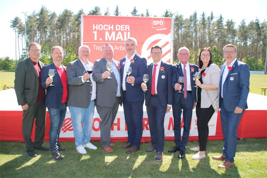 Bundesminister außer Dienst Norbert Darabos, SPÖ-Klubobmann Roland Fürst, SPÖ-Landesgeschäftsführer Fritz Radlspäck, Landtagsabgeordneter Roman Kainrath, Landesrat Heinrich Dorner, Gemeindevertreterverbandspräsident Erich Trummer, Kaisersdorfs Bürgermeister Horst Egresich, SPÖ-Bezirksgeschäftsführerin Santina Brenner und Landtagsabgeordneter Jürgen Karall.