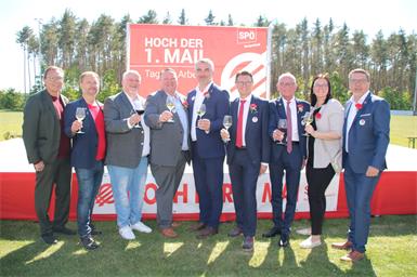 Bundesminister außer Dienst Norbert Darabos, SPÖ-Klubobmann Roland Fürst, SPÖ-Landesgeschäftsführer Fritz Radlspäck, Landtagsabgeordneter Roman Kainrath, Landesrat Heinrich Dorner, Gemeindevertreterverbandspräsident Erich Trummer, Kaisersdorfs Bürgermeister Horst Egresich, SPÖ-Bezirksgeschäftsführerin Santina Brenner und Landtagsabgeordneter Jürgen Karall.