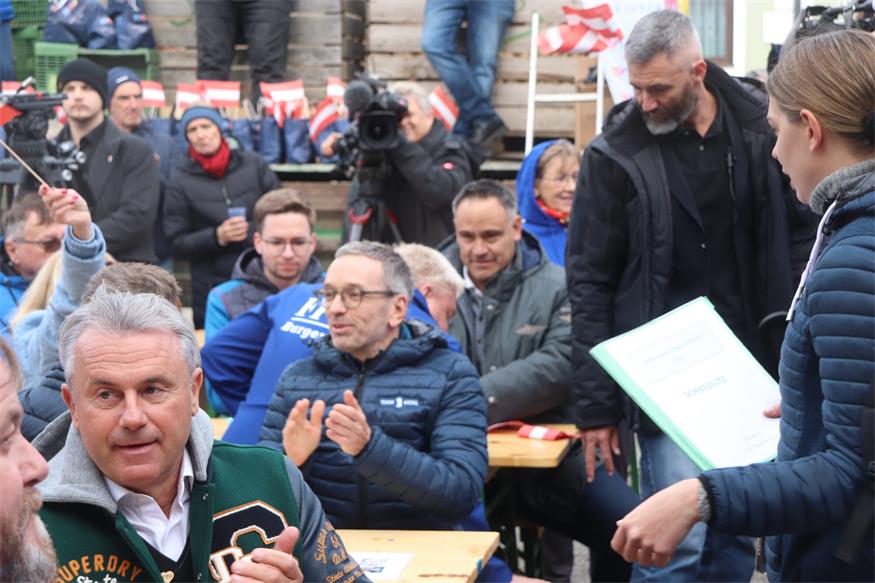 „Gute Jahre nur mit uns“-Tour mit Herbert Kickl hielt in Neudörfl