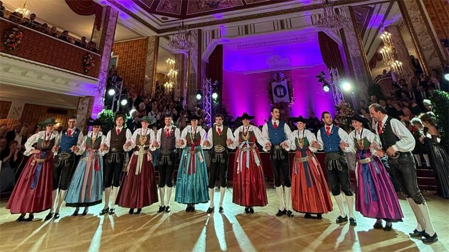 Bunt. Beim traditionellen Kroatenball wird die burgenland-kroatische Kultur gefeiert.