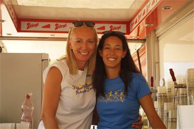 Carmen und Organisatorin Maria Artner.