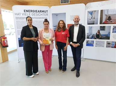 Caroline Nwafor, Marion Schönfeldinger, Petra Frank und Marcus Keding präsentierten die Fotoausstellung zur Energiearmut.