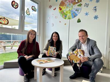 Celina Kainz (pädagogische Leitung), Gabriela Podlisca (organisatorische Leitung), Marc Seper (kaufmännischer Direktor Klinik Oberwart in den neuen Räumlichkeiten.