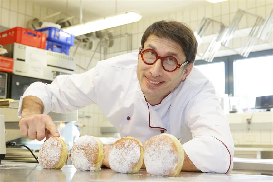 Christian Kaplan hat die beliebstesten Faschingskrapfen im Burgenland. 