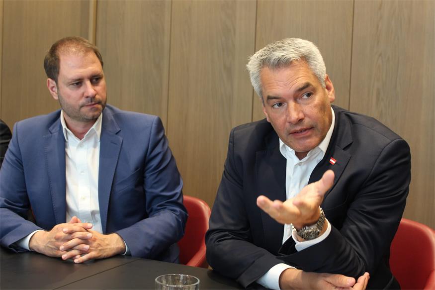 Christian Sagartz und Karl Nehammer (v.l.): Ende August hat der Landesobmann den Kanzler zum Burgenland-Besuch empfangen.