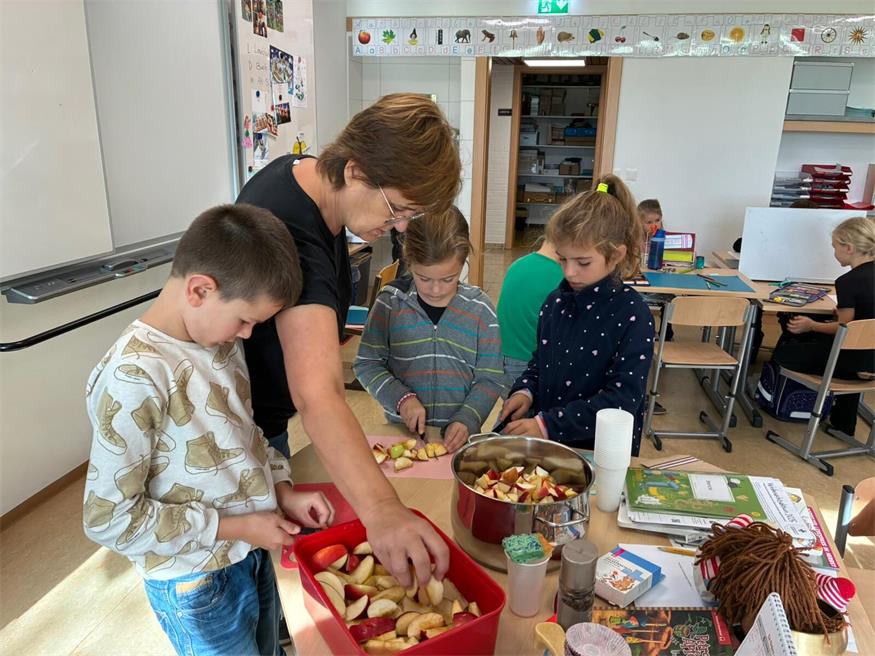Ein Schultag im Zeichen des Apfels an der Volksschule Pilgersdorf