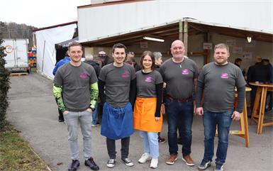 Christoph Baumgartner, Michael Seidl, Sarah Höllisch, Obmann Walter Ressl und Thomas Hoschopf freuten sich mit dem gesamten Team über viele Besucher beim Sautanz.