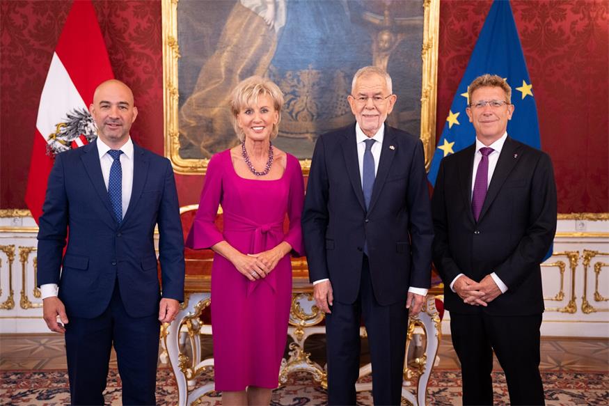 Christoph Luisser mit Gaby Schwarz, Bundespräsident Alexander Van der Bellen und Bernhard Achitz (v.l.). 