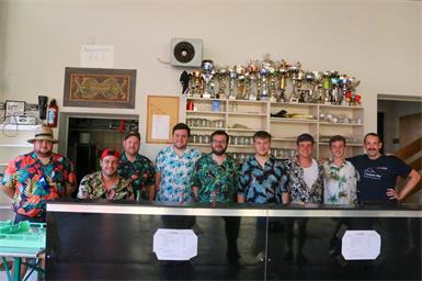 Christoph Schermann, Florian Reisner, Martin Kallinger, Thomas Kappel, Migjen Pichler, Lukas Schneider, Jonas Renner, Elias Kranawetter und Kommandant-Stellvertreter Siegfried Fasching bei der Schlachturmparty der Feuerwehr Pilgersdorf.