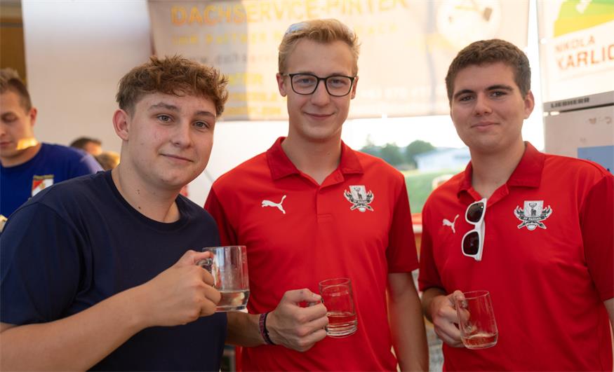 Christoph Steiner, Stefan Neeb und Luca Nagelreiter feierten ihre Feuerwehr.