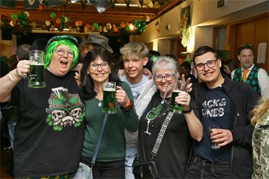 Claudia Csekits, Claudia Schils, Max Paukovits, Andrea Pandl und Jan Paukovits. 