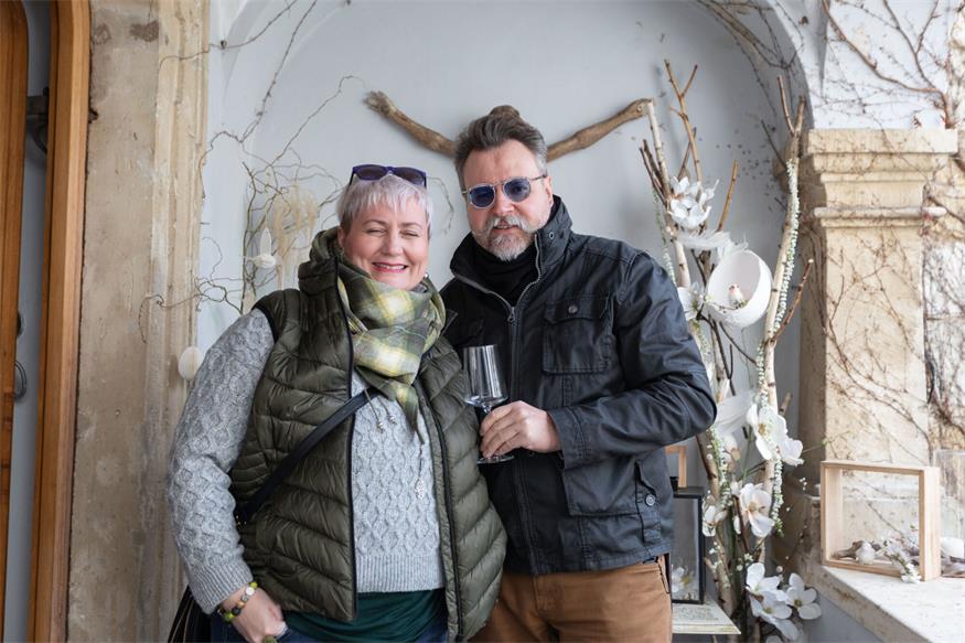 Ostern ist Marktzeit im Ruster Zechkeller Claudia und Markus Karpf deckten sich für das kommende Osterfest mit schönen Dingen ein