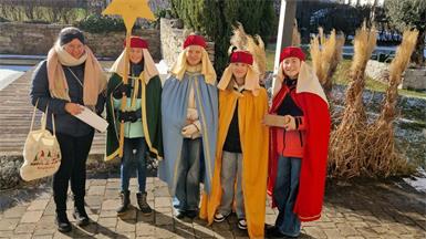 Corina, Lara, Laura und Johanna mit Begleiterin Emma waren in Neudörfl genauso wie viele andere Kinder und Jugendliche als Sternsinger unterwegs. 