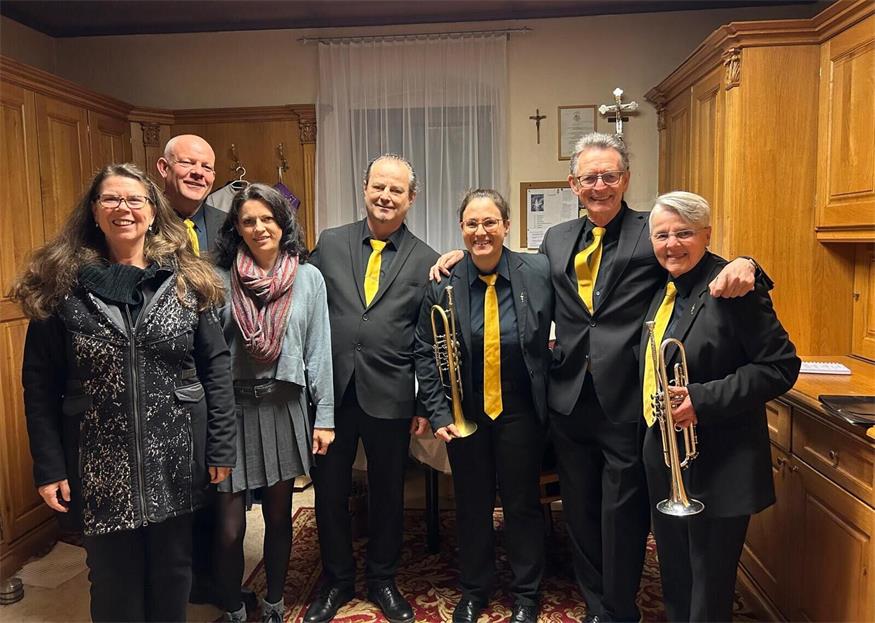 DORFbrass und Gäste sorgten für ein stimmungsvolles Konzert.