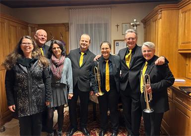 DORFbrass und Gäste sorgten für ein stimmungsvolles Konzert.