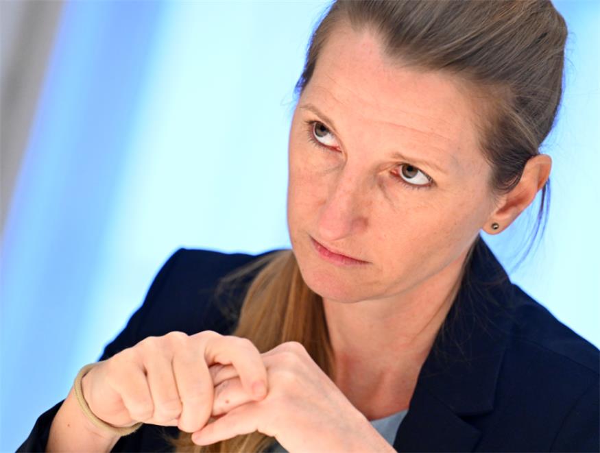 DSN-Direktorin Sylvia Mayer im Gespräch mit der APA