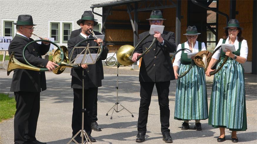 Signale, Fanfaren und Polkas