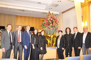 Dabei beim gelungenen Auftakt. Landwirtschaftkammer-Präsident Niki Berlakovich, Vizebürgermeister Nikolaus Dominkovits, Landtagsabgeordneter Patrik Fazekas, Stadträtinnen Eva Maria Kneisz und Gerlinde Heger, Vizebürgermeisterin Christina Köppel, Dirigent Gejza Jurth, Bürgermeister Johann Heisz und Gemeinderat Rudolf Mörk. 