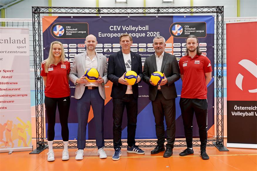 Dana Schmit (Mitglied des Damen-Teams), ÖVV-Generalsekretär Philipp Seel, Sportlandesrat Heinrich Dorner, ÖVV-Präsident Gernot Leitner und Max Thaller (Mitglied des Herrenteams)