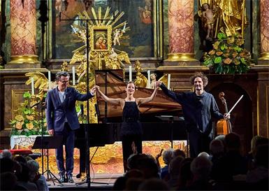 Daniel Heide (Klavier), Anna-Lena Elbert (Sopran), und Künstlerischer Leiter Nicolas Altstaedt (Violoncello) bei einem der viel umjubelten Konzerte.
