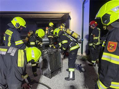 Dank des raschen Eingreifens konnte bereits rund 20 Minuten nach der Alarmierung „Brand aus“ gemeldet werden.
