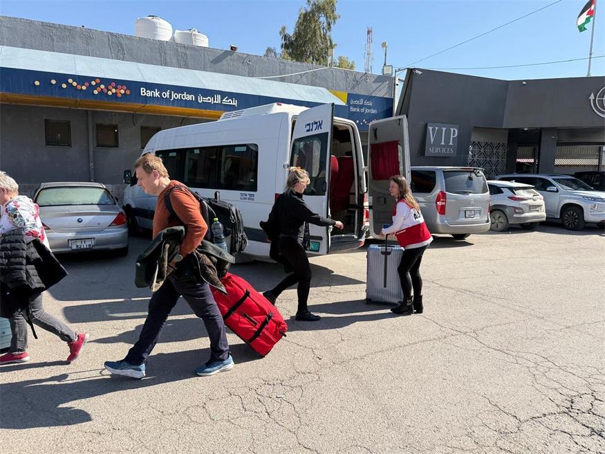 Das Außenministerium im Einsatz. Österreichische Reisende - hier in Jordanien - werden oft in mehreren Etappen heimwärts gebracht.