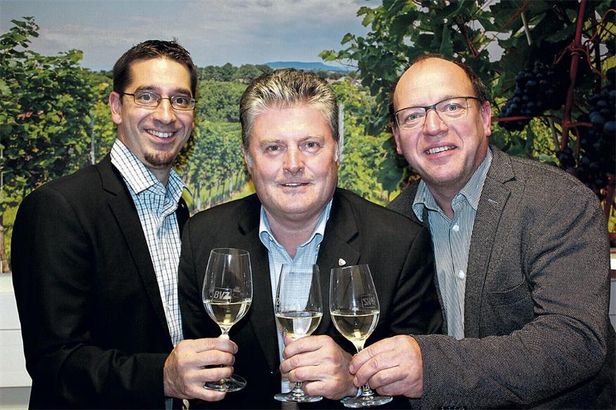 Das Burgenland geht beim heiß diskutierten Thema Klassifizierung von Weingärten auf Konfrontationskurs mit den niederösterreichisch dominierten Österreichischen Traditionsweingütern (ÖTW). Im Bild: Wein Burgenland und Weintourismus-Geschäftsführer Christian Zechmeister, Wein Burgenland Obmann Matthias Siess und Weinbaupräsident sowie Mitglied des Regionalen Weinkommitees Burgenland Andreas Liegenfeld.