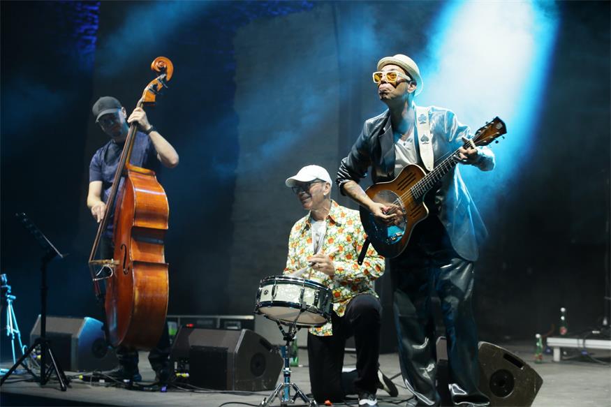 Das Chino Swingslide Trio heizte die Stimmung in der Burgarena ordentlich ein. 