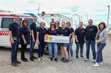 Das Einsatzteam der BH Neusiedl am See am Gelände des Nova Rock (v.l.): Jürgen Karall (BH-OP), Sabine Munzenrieder, Mag. Andre Zingl-Hansen, Bezirkshauptfrau Mag. Ulrike Zschech, Elisabeth Tschida, Marlies Frank, Michaela Wegleitner-Klein, Sabine Leitner, Karin Hoffmann, Christian Pastler (BH-OP) und Doris Karner.