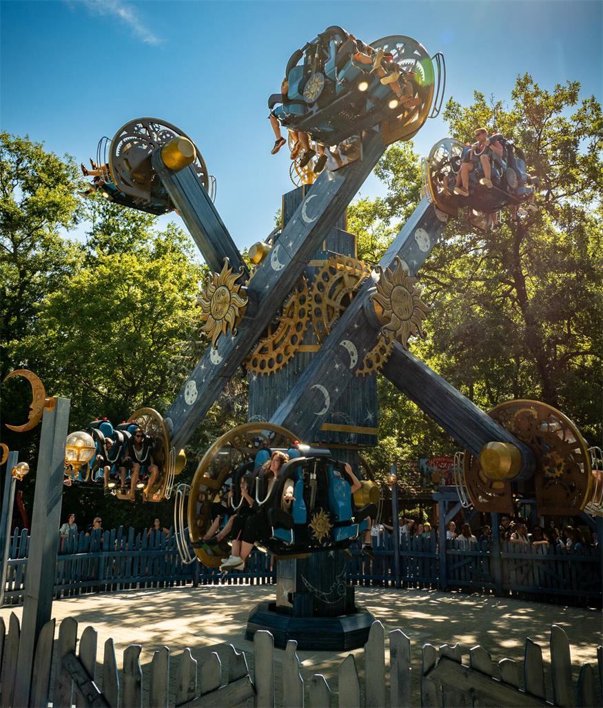 Das Fahrgeschäft "Stellarium" im Familypark blieb am Freitagnachmittag stecken.