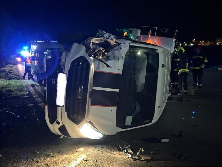 Das Fahrzeug war seitlich zum Liegen gekommen.