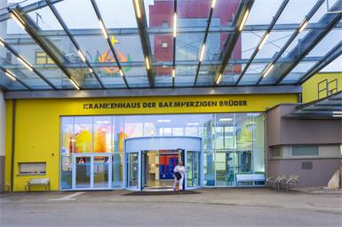 Das Krankenhaus der Barmherzigen Brüder wandte sich mit einem Appell an die Bevölkerung (Symbolbild).