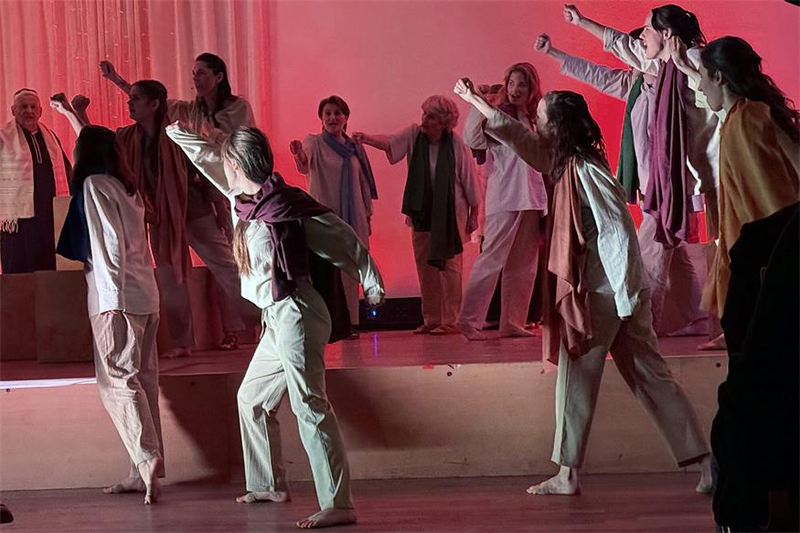 Das Musical "Judas, ein Mensch" hatte im Herbst letzten Jahres seine Bühnenpremiere und seitdem mehrere Aufführungen im Burgenland und in Niederösterreich. Da die Resonanz des Publikums äußerst positiv waren, wird diese Erfolgsgeschichte nun fortgesetzt. Am 27. Juni gastiert das Musical in Gols.