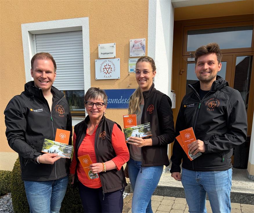 Das Naturpark Team: Obmann Fabio Halb, Monika Hierzer, Nadine Huber und Geschäftsführer Philipp Weber (v.l.) freuen sich auf die neue Saison.