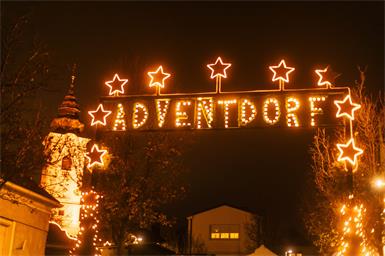 Das Neusiedler Adventdorf hat noch bis 8. Dezember geöffnet.