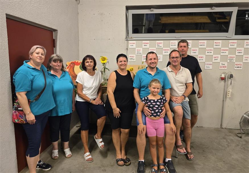 Das Organisationsteam der Raidinger Volkspartei sorgte mit viel Einsatz für ein gelungenes Schnitterhahnfest. Michaela Tesch, Anni Hirschler, Irene Grabner, Carina Iby, Gerald Iby, Livia Iby, Markus Landauer und Markus Gullner halfen mit.