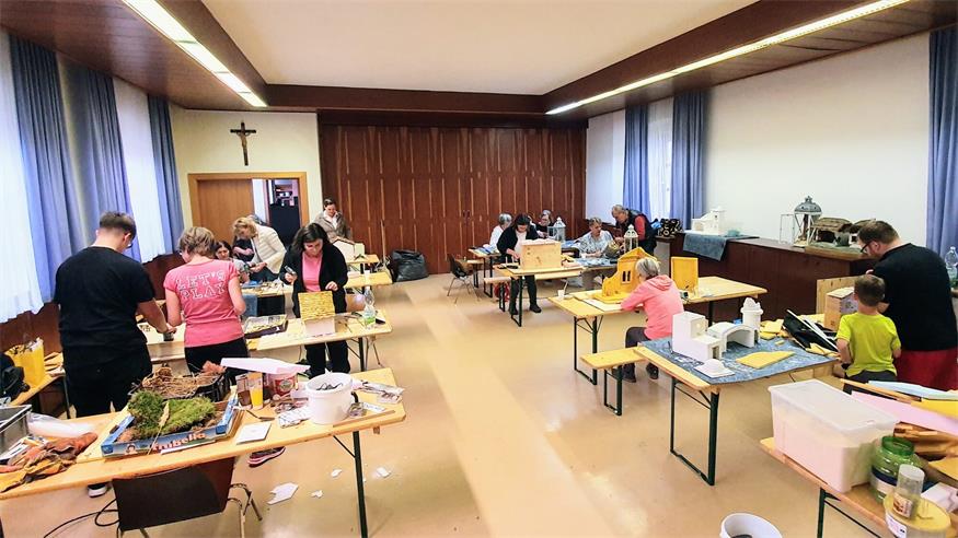 St. Georgen: Selbstgebaute Weihnachtskrippen werden gesegnet